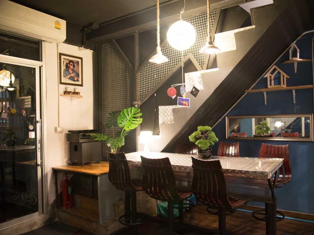 Teegether Hostel Bangkok Exterior photo