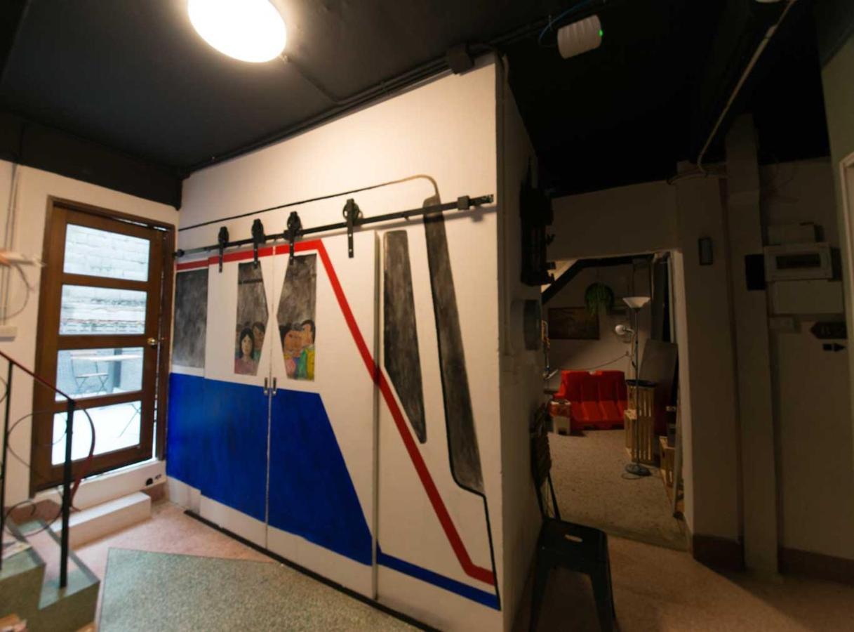 Teegether Hostel Bangkok Exterior photo