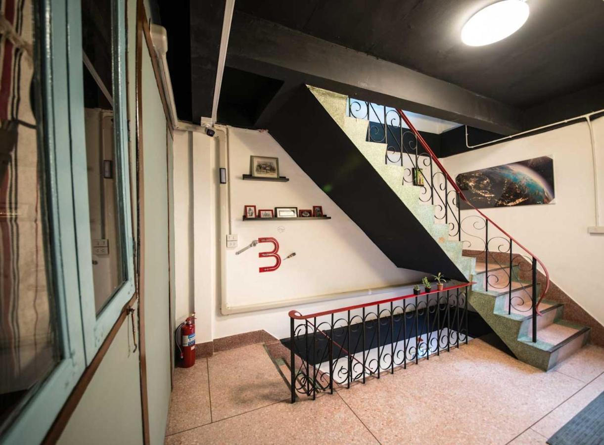 Teegether Hostel Bangkok Exterior photo
