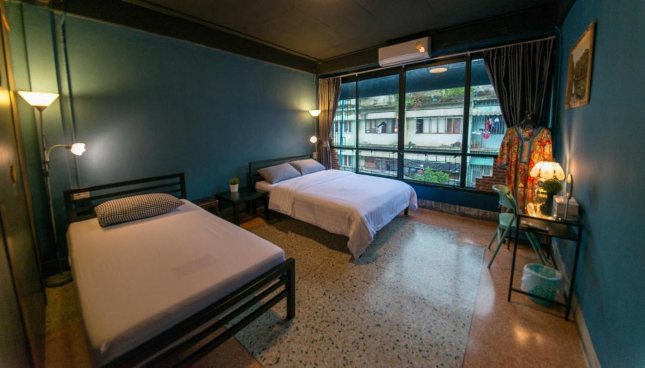 Teegether Hostel Bangkok Exterior photo
