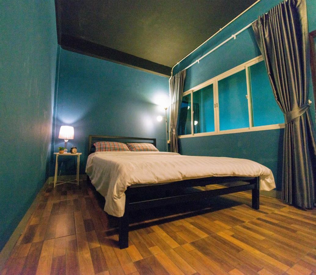 Teegether Hostel Bangkok Exterior photo