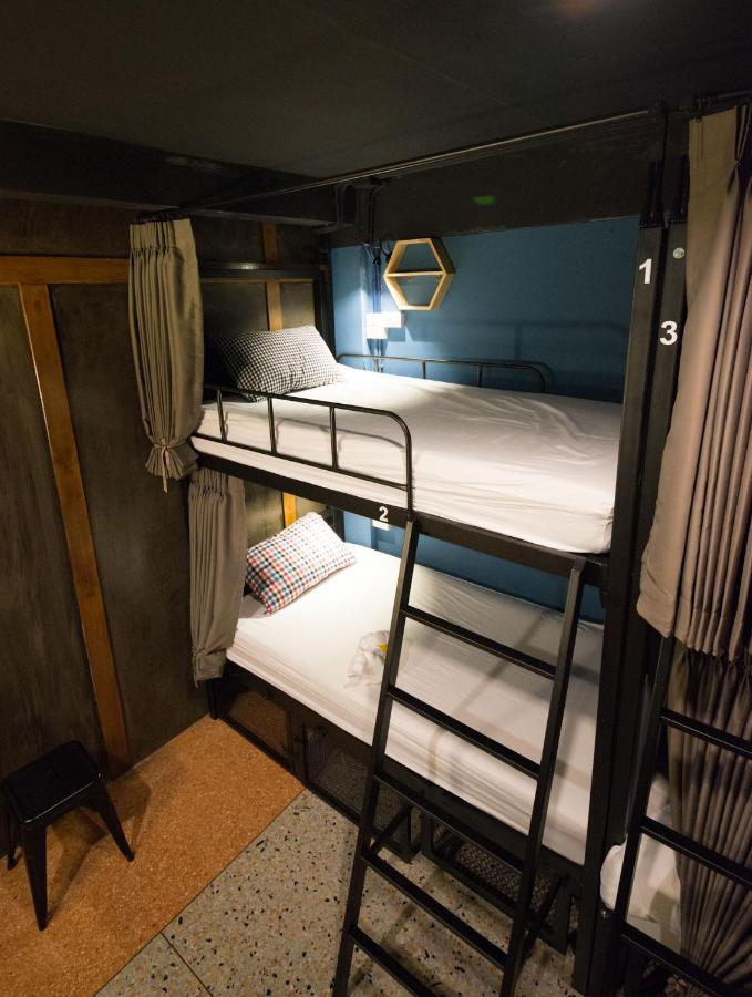 Teegether Hostel Bangkok Exterior photo