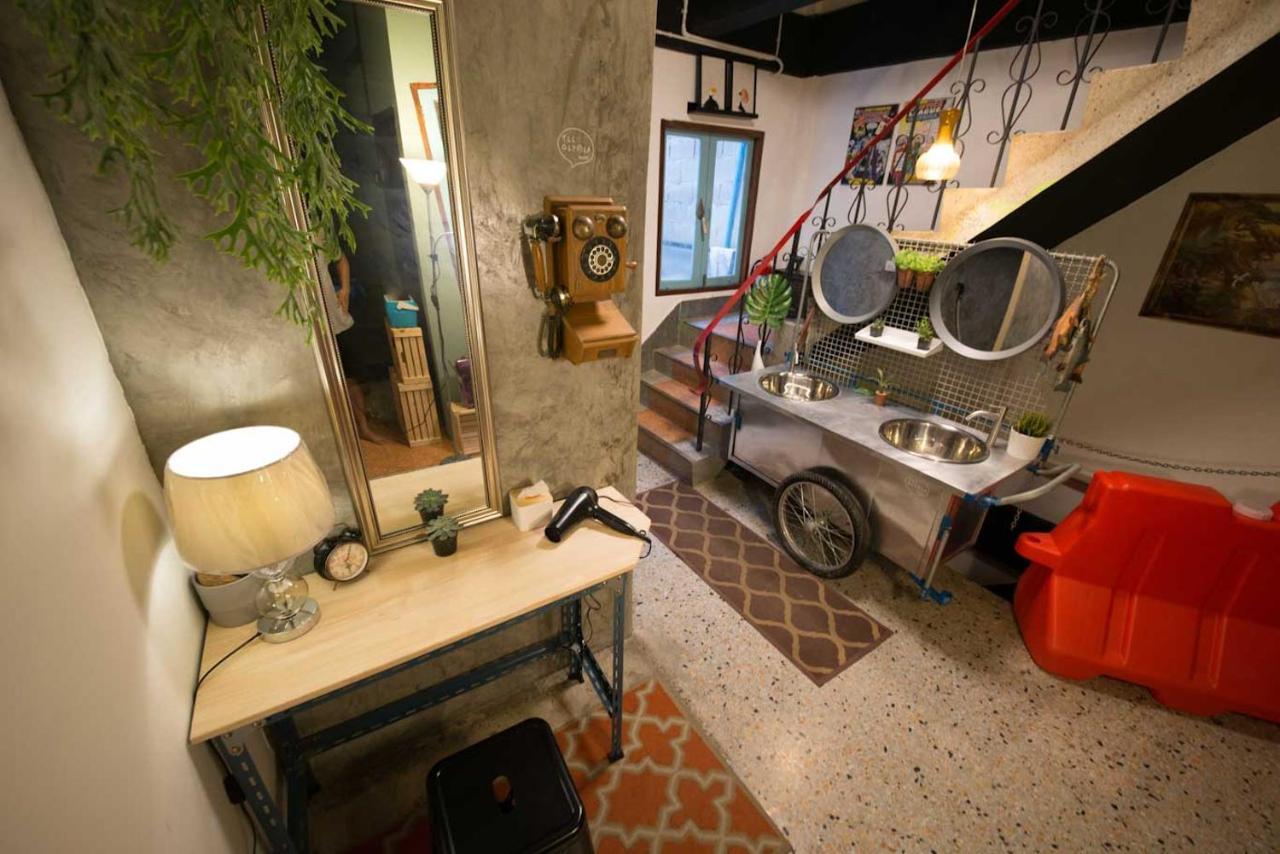 Teegether Hostel Bangkok Exterior photo