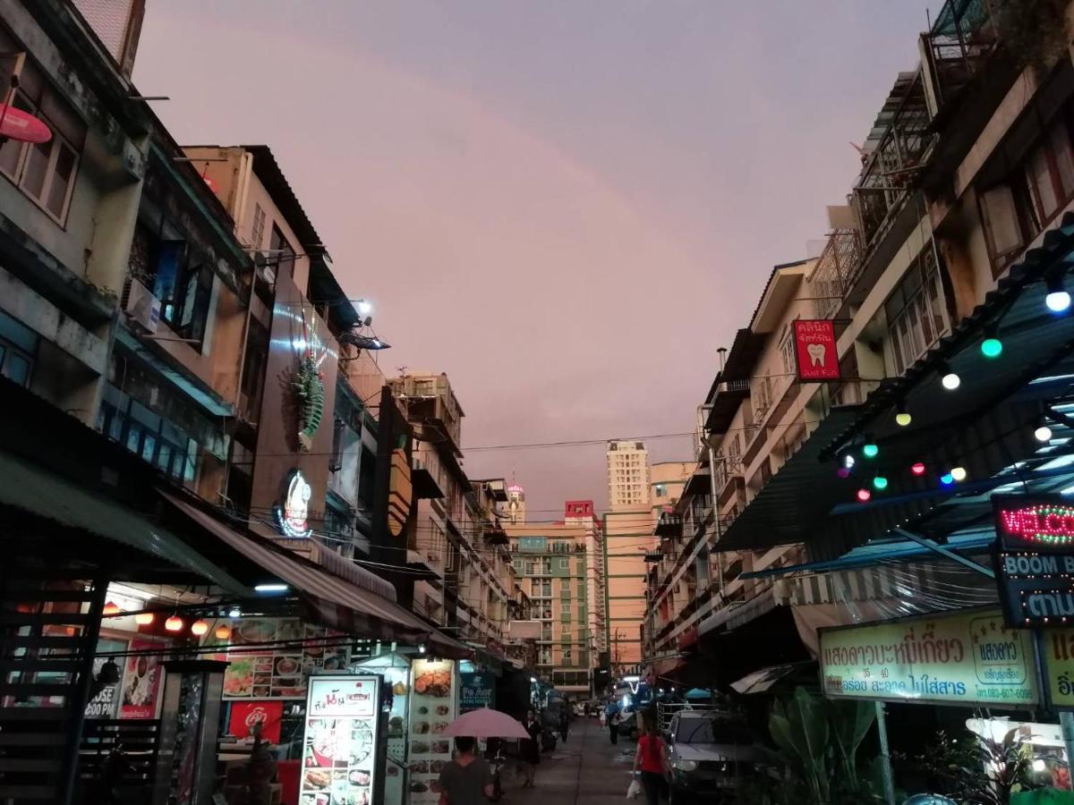 Teegether Hostel Bangkok Exterior photo