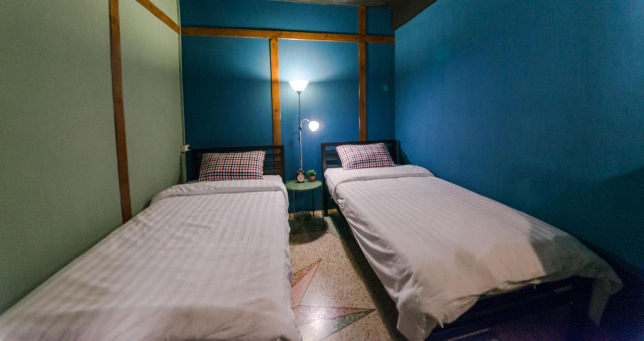 Teegether Hostel Bangkok Exterior photo