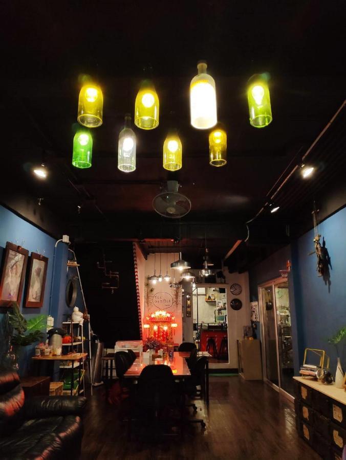 Teegether Hostel Bangkok Exterior photo