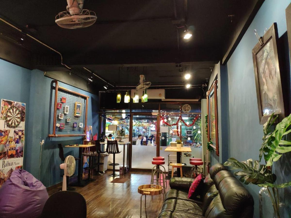 Teegether Hostel Bangkok Exterior photo